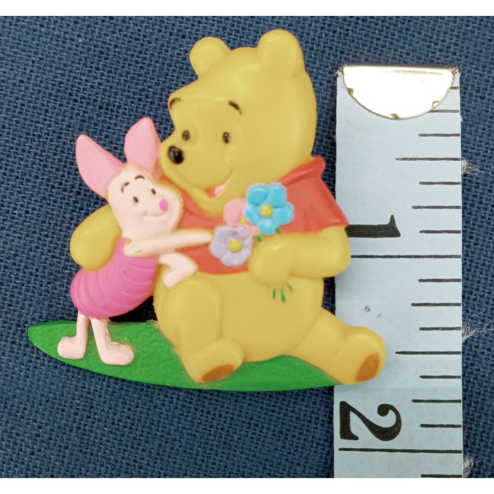 Vintage Disney Winnie the Pooh Piglet Pin 3D 1999 Avon Flowers Friends AA Milne - Picture 3 of 4